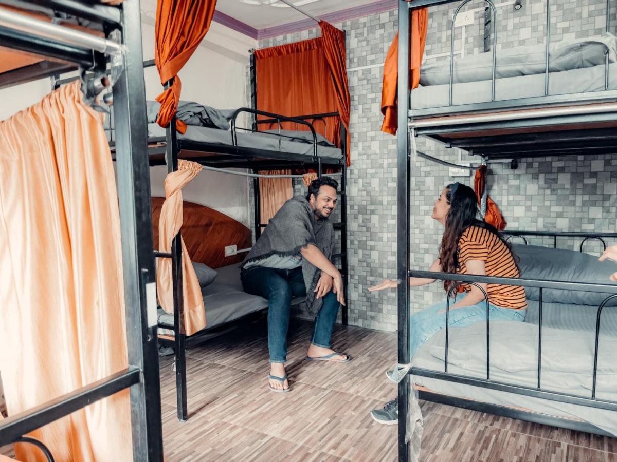 Cafe Monkbase- Food And Stay Manali  Luaran gambar