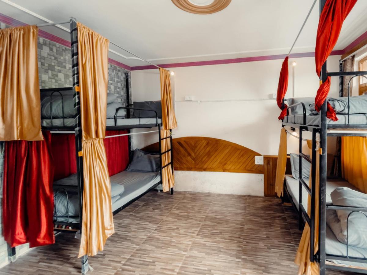 Cafe Monkbase- Food And Stay Manali  Luaran gambar