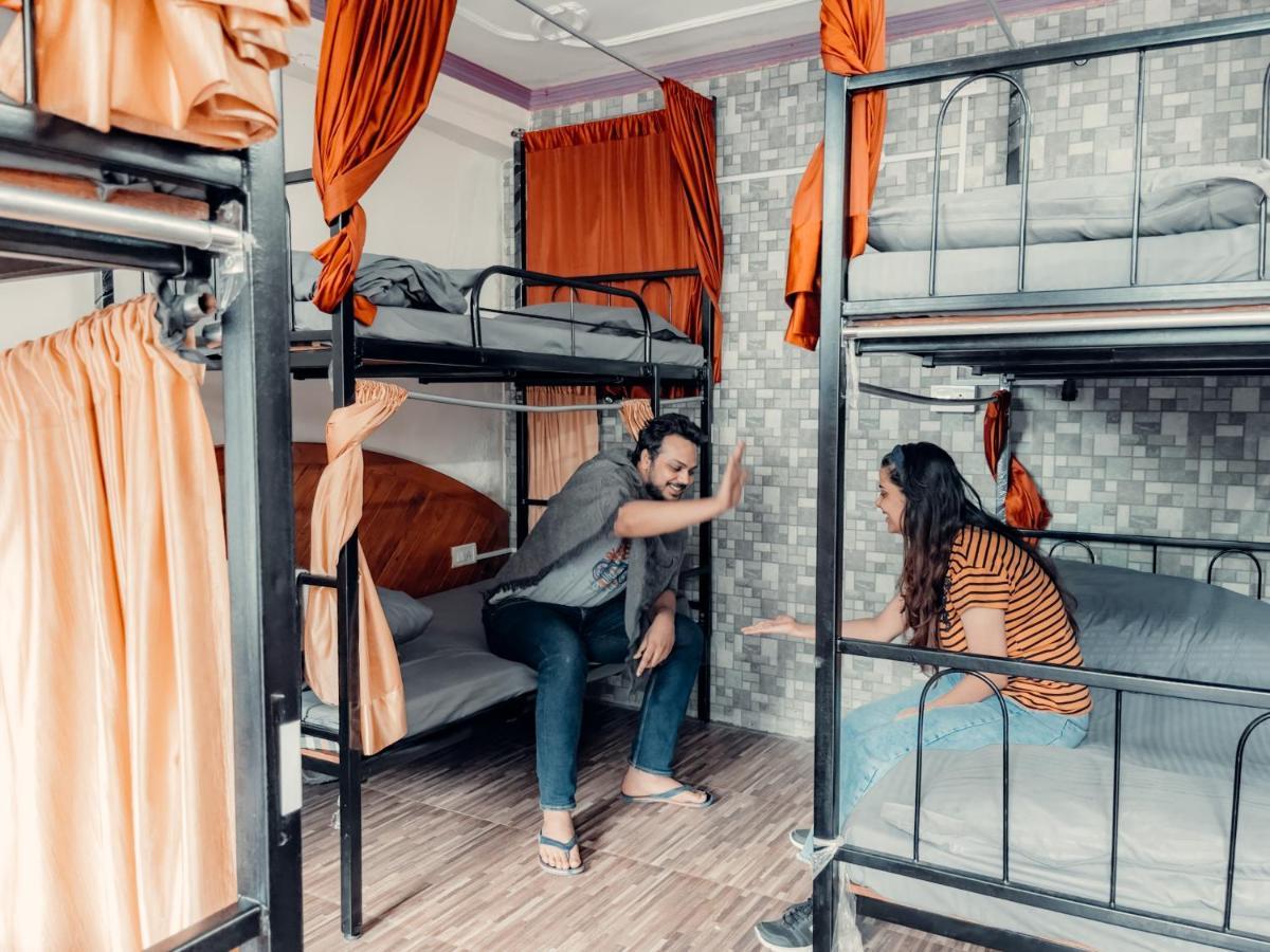 Cafe Monkbase- Food And Stay Manali  Luaran gambar