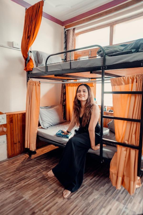 Cafe Monkbase- Food And Stay Manali  Luaran gambar