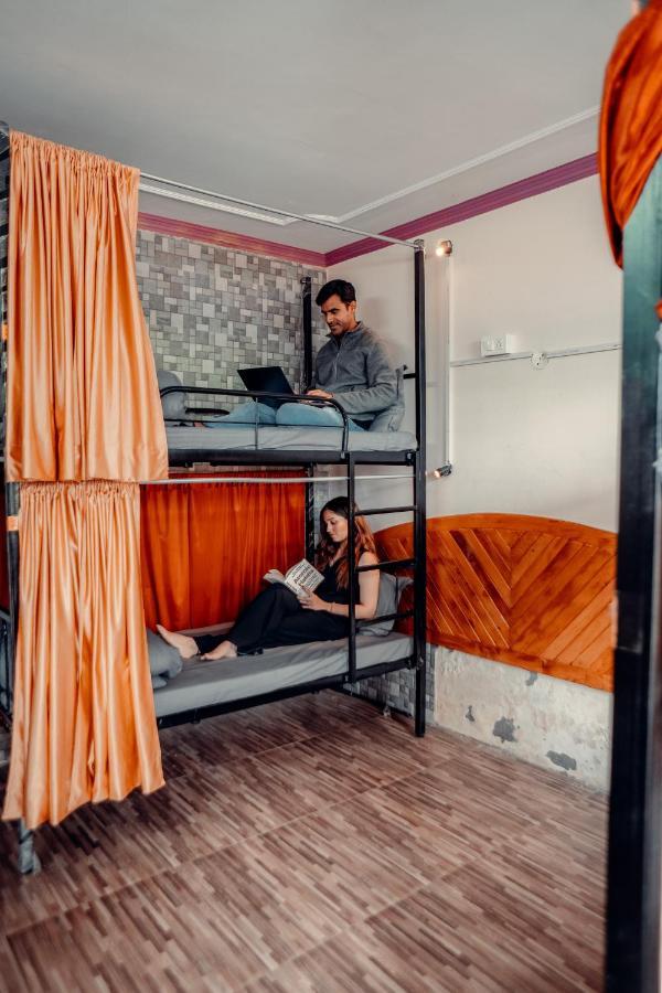 Cafe Monkbase- Food And Stay Manali  Luaran gambar
