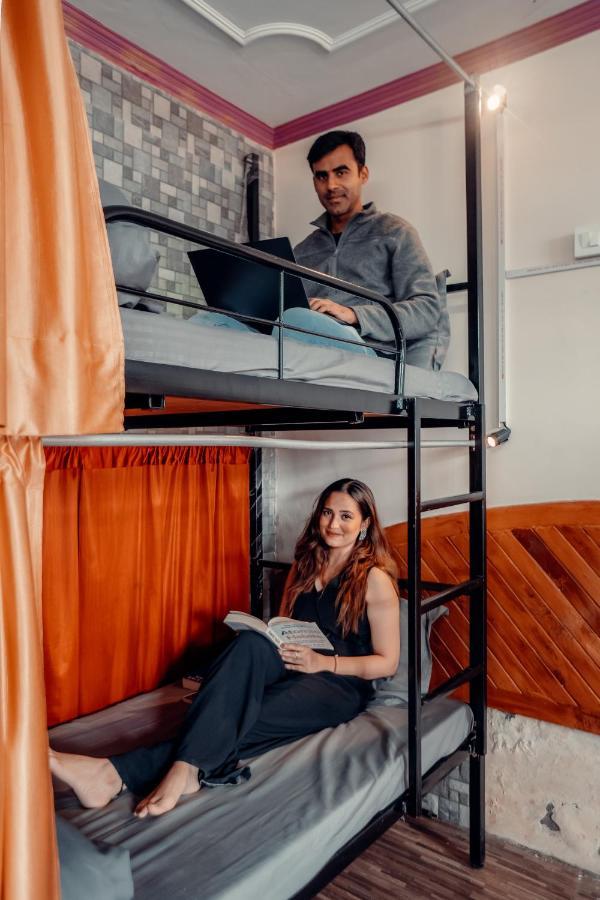 Cafe Monkbase- Food And Stay Manali  Luaran gambar