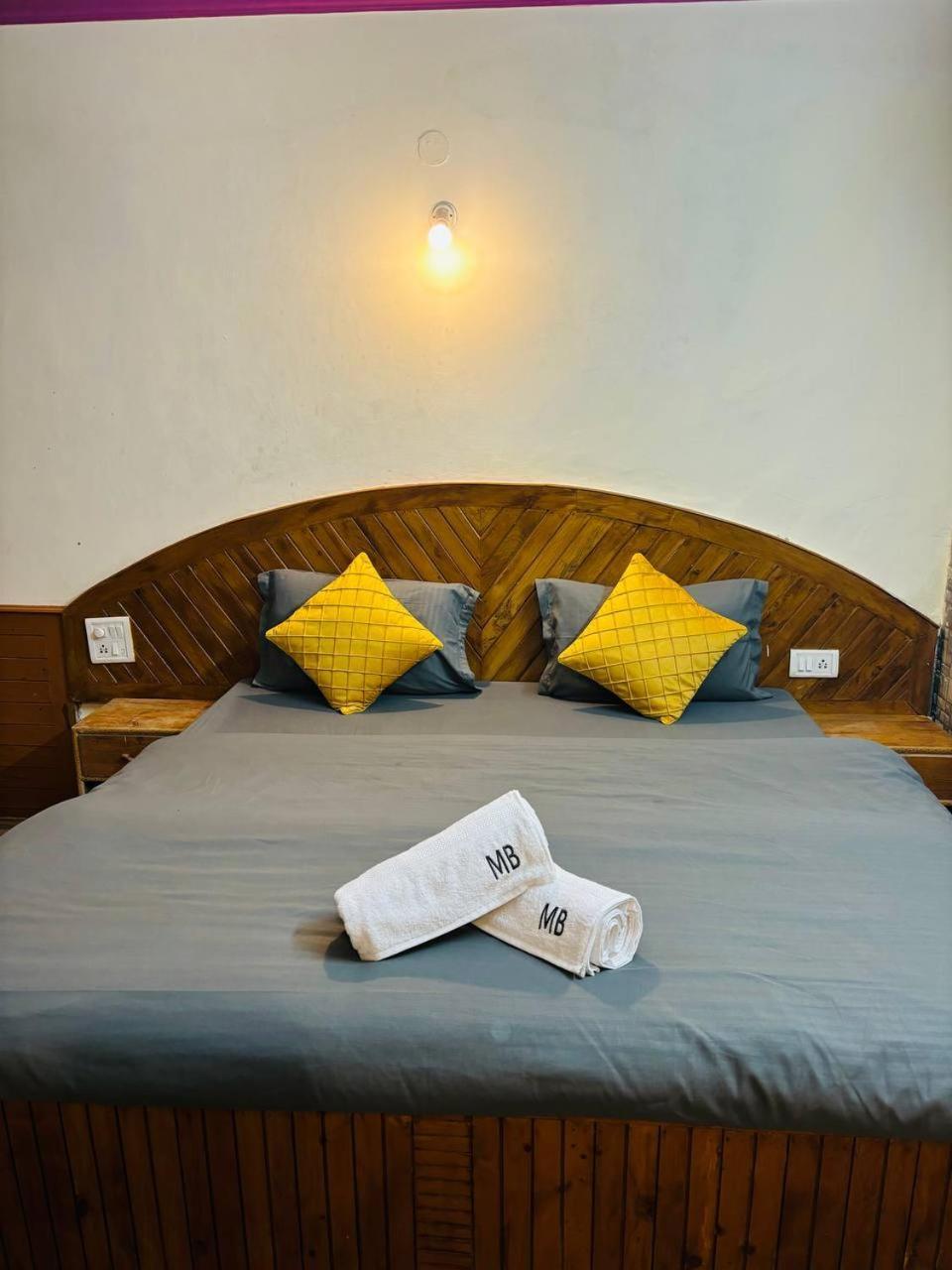 Cafe Monkbase- Food And Stay Manali  Luaran gambar
