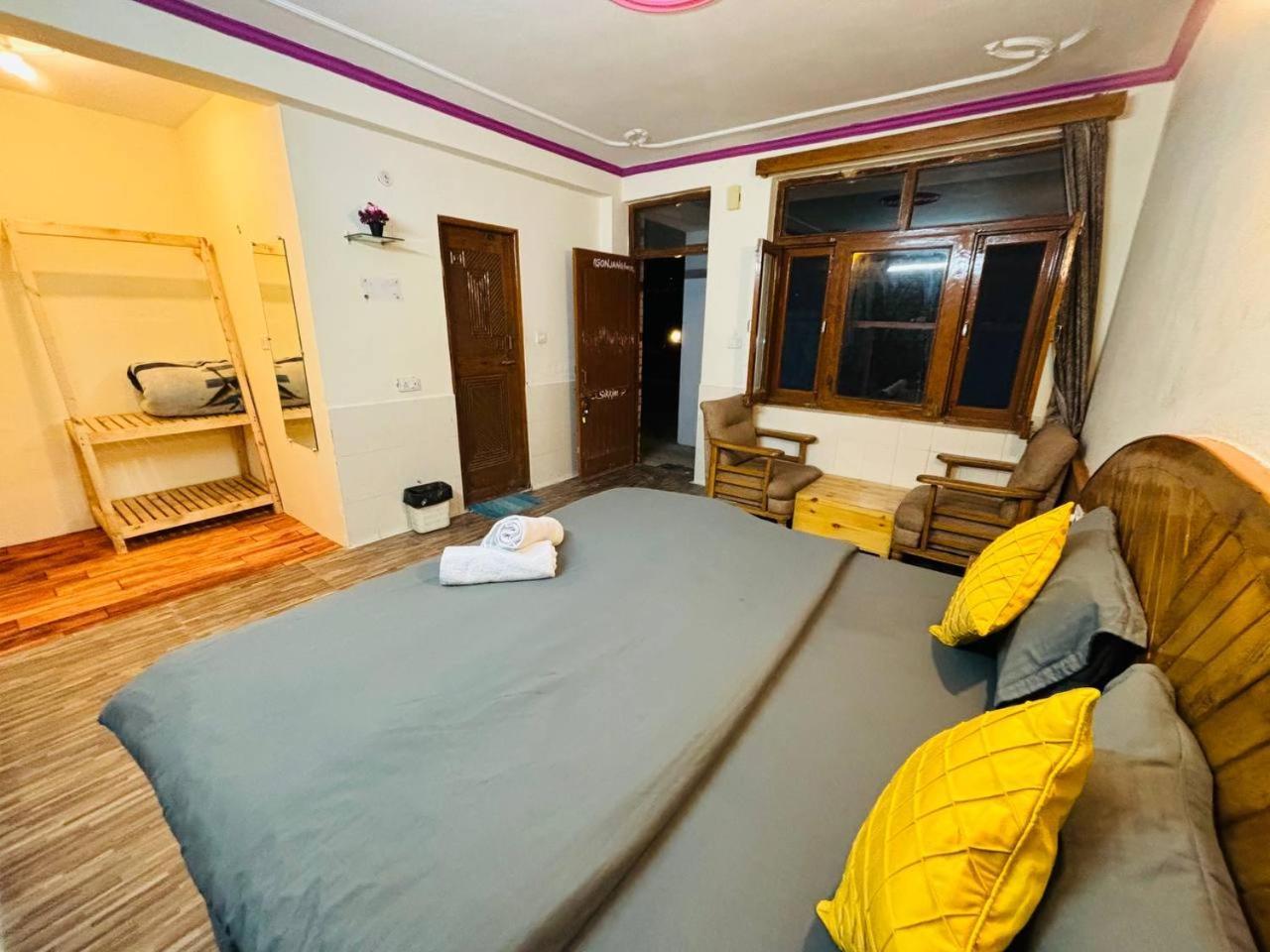 Cafe Monkbase- Food And Stay Manali  Luaran gambar